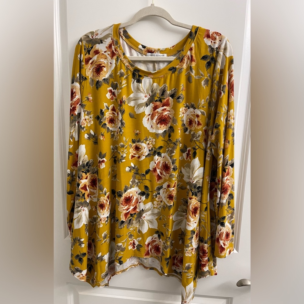 Green Envelope gold flowered tunic